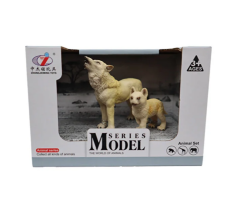 Kutulu Model Uluyan Kurt ve Yavrusu