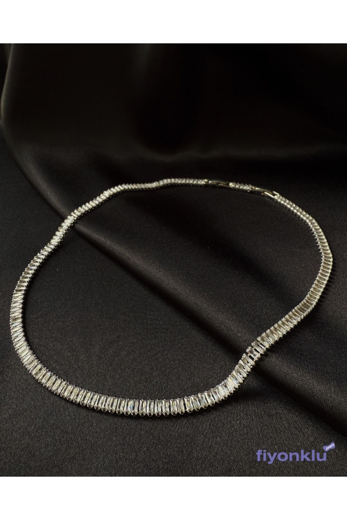 Su Yolu Baget Kesim Zirkon Taşlı Silver Renk Kolye